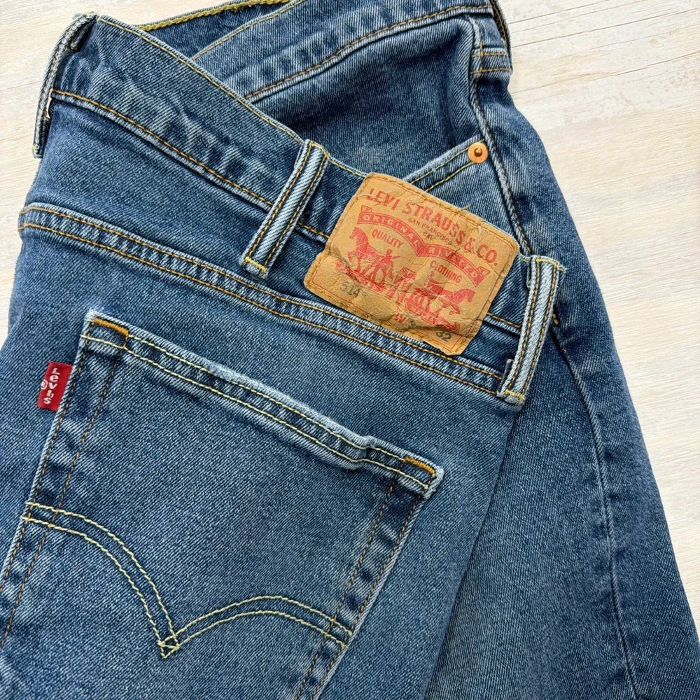 Levi's Jeans 514 Straight Fit Classic Five Pocket Medium Wash Blue Mens 38x32